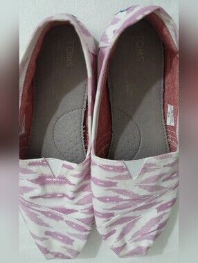 TOMS Red Textile Shoe Label